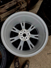 Laden Sie das Bild in den Galerie-Viewer, 1x Alufelge 19 Zoll 9.5" 5x114.3 45ET Glanz Silber 1188-222-00-C Tesla Model Y FEL9412834419pj