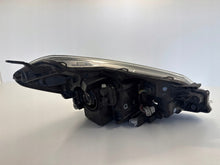 Laden Sie das Bild in den Galerie-Viewer, Frontscheinwerfer Toyota Yaris Links Scheinwerfer Headlight SCH5628572869gt