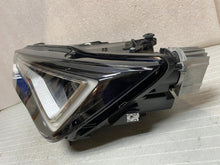 Laden Sie das Bild in den Galerie-Viewer, Frontscheinwerfer Seat Ateca 576941031C Full LED FALSE Scheinwerfer Headlight SCH2367355676uu