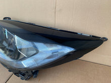 Laden Sie das Bild in den Galerie-Viewer, Frontscheinwerfer Toyota Aygo X 3329318 Links Scheinwerfer Headlight SCH8586436837bm
