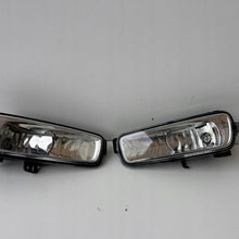 Laden Sie das Bild in den Galerie-Viewer, Frontscheinwerfer Ford Fiesta I F1EB-15A254-BA F1EB-15A255-AB Rechts oder Links SCH4570112847lr