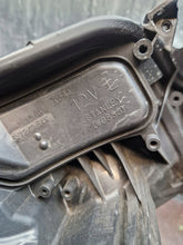 Laden Sie das Bild in den Galerie-Viewer, Frontscheinwerfer Toyota W0836 Ein Satz Scheinwerfer Headlight