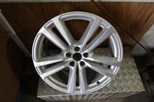 Laden Sie das Bild in den Galerie-Viewer, 1x Alufelge 20 Zoll 9.0&quot; 5x112 33ET Glanz Silber 4M0601025H Audi Q7 Rim Wheel