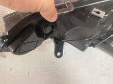 Load image into Gallery viewer, Frontscheinwerfer Toyota Rav IV LED Links Scheinwerfer Headlight SCH7346008998um