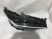 Load image into Gallery viewer, Frontscheinwerfer Toyota I 42119 LED Ein Satz Scheinwerfer Headlight