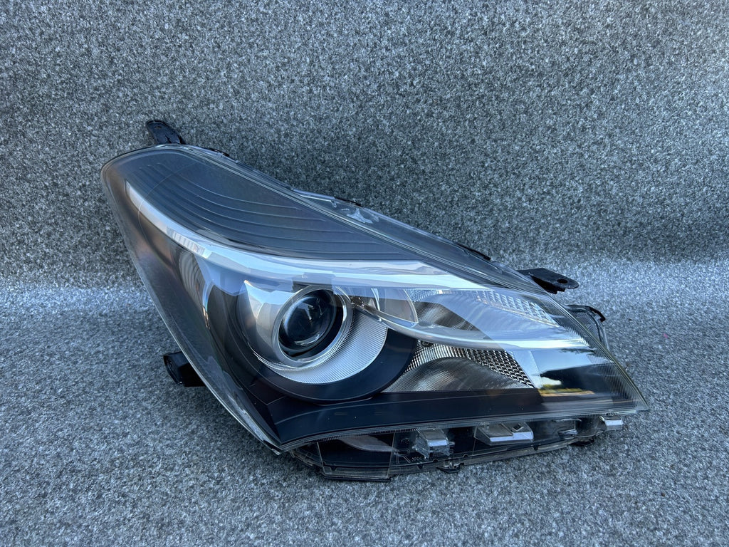Frontscheinwerfer Toyota Yaris Rechts Scheinwerfer Headlight SCH1240265618ij