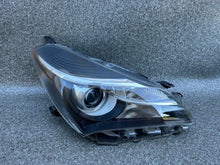 Laden Sie das Bild in den Galerie-Viewer, Frontscheinwerfer Toyota Yaris Rechts Scheinwerfer Headlight SCH1240265618ij
