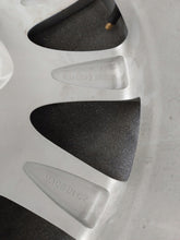 Laden Sie das Bild in den Galerie-Viewer, 1x Alufelge 18 Zoll 8.0" 5x130 53ET Silber 7P5601025T Porsche Cayenne Rim Wheel FEL5423585061wl