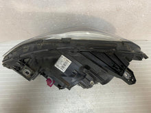 Laden Sie das Bild in den Galerie-Viewer, Frontscheinwerfer Mercedes-Benz W246 A2468207861 Xenon Rechts Headlight SCH6711005619eq