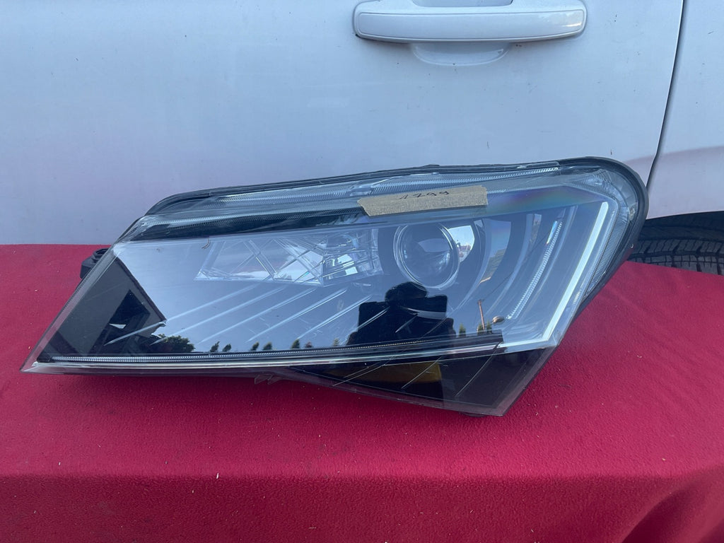 Frontscheinwerfer Skoda Superb 3V1941017A 1ZS01193941 Xenon Links Headlight SCH3343923436po