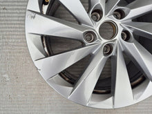Laden Sie das Bild in den Galerie-Viewer, 1x Alufelge 17 Zoll 7.0" 5x112 46ET Silber 5E3601025 Skoda Octavia Iii Rim Wheel FEL8296319979hl