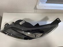 Laden Sie das Bild in den Galerie-Viewer, Frontscheinwerfer Ford Focus III BM51-13W030-CK Links Scheinwerfer Headlight