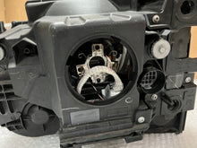 Laden Sie das Bild in den Galerie-Viewer, Frontscheinwerfer Land Rover III Discovery 5H22-13W029 Xenon Rechts Headlight SCH4773392199sr