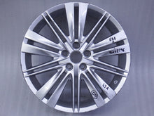 Load image into Gallery viewer, 1x Alufelge 17 Zoll 7.0&quot; 5x100 46ET Glanz Silber 6JA601025E Seat Toledo