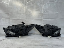 Laden Sie das Bild in den Galerie-Viewer, Frontscheinwerfer Ford Mondeo Ein Satz Scheinwerfer Headlight SCH8248987448qr