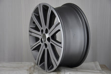 Laden Sie das Bild in den Galerie-Viewer, 1x Alufelge 17 Zoll 7.5" 5x108 44ET Matt Silber 9677990077 Peugeot Rim Wheel FEL6873636529fo