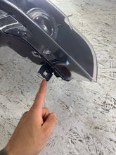 Load image into Gallery viewer, Frontscheinwerfer BMW X5 E70 2230724 7223072 Xenon Rechts Scheinwerfer Headlight SCH8855896833lz