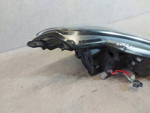 Laden Sie das Bild in den Galerie-Viewer, Frontscheinwerfer Toyota Yaris Links Scheinwerfer Headlight