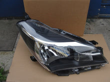 Load image into Gallery viewer, Frontscheinwerfer Toyota Yaris LED Rechts Scheinwerfer Headlight