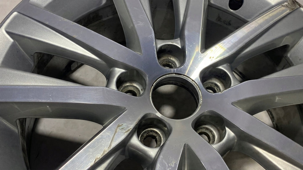 1x Alufelge 15 Zoll 6.0" 5x100 40ET Glanz Silber 6R0601025 VW Polo Rim Wheel