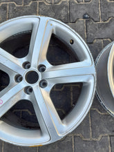 Load image into Gallery viewer, 1x Alufelge 19 Zoll 8.0&quot; 5x112 39ET Silber 8V0601025AS Audi Q5 Rim Wheel