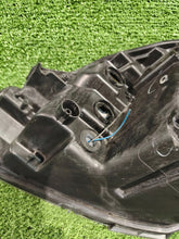 Load image into Gallery viewer, Frontscheinwerfer Toyota Yaris CSC28963 Rechts Scheinwerfer Headlight SCH4343858935xd