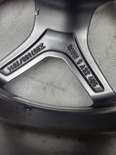 Laden Sie das Bild in den Galerie-Viewer, 1x Alufelge 18 Zoll 7.5&quot; 5x112 23ET 5A324D5 BMW 5 Rim Wheel