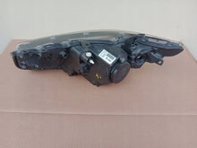 Laden Sie das Bild in den Galerie-Viewer, Frontscheinwerfer Toyota Auris 81110-02K60 Rechts Scheinwerfer Headlight