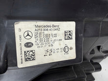 Laden Sie das Bild in den Galerie-Viewer, Frontscheinwerfer Mercedes-Benz W213 A2139064004 Ein Stück (Rechts oder Links) SCH4223305865ka