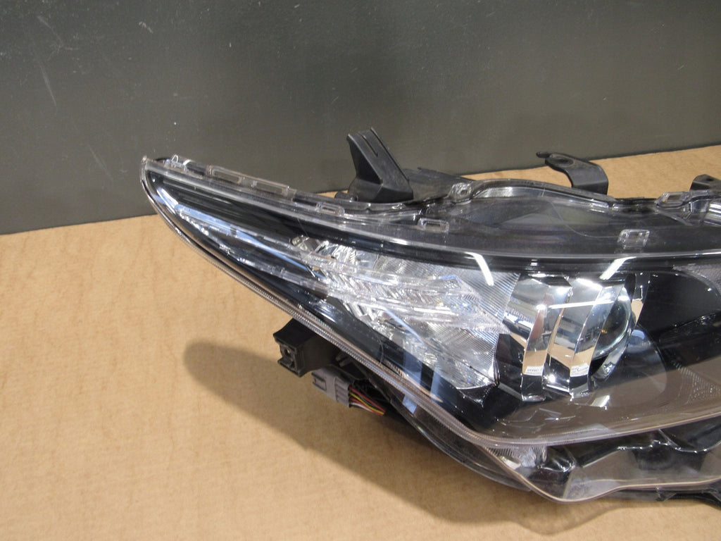 Frontscheinwerfer Toyota Auris 81110-02K30 Rechts Scheinwerfer Headlight SCH2709775794xs