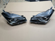 Load image into Gallery viewer, Frontscheinwerfer Toyota Yaris LED Rechts Scheinwerfer Headlight