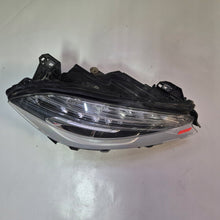 Laden Sie das Bild in den Galerie-Viewer, Frontscheinwerfer Mercedes-Benz W176 A1768204361 Xenon Rechts Headlight SCH5103356764ws
