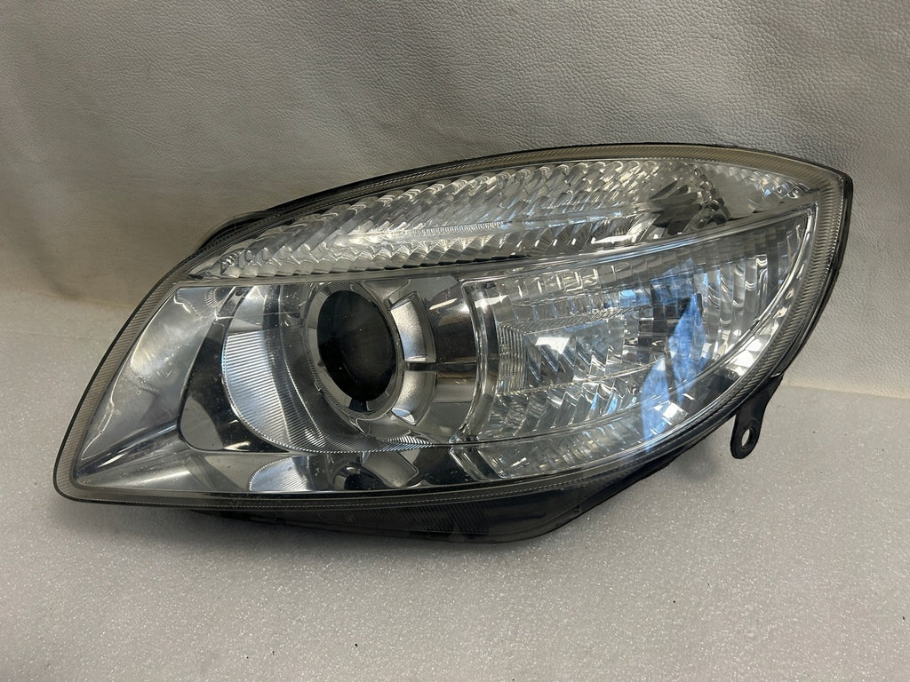 Frontscheinwerfer Skoda Fabia Ein Stück (Rechts oder Links) Headlight