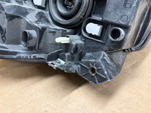 Laden Sie das Bild in den Galerie-Viewer, Frontscheinwerfer Renault Twingo II 260602496R Links Scheinwerfer Headlight SCH6764747415vc