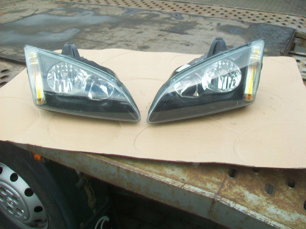 Frontscheinwerfer Ford Focus 4M51-13W030-JB LED Ein Stück (Rechts oder Links)