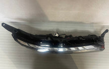 Laden Sie das Bild in den Galerie-Viewer, Frontscheinwerfer Mitsubishi Eclipse Cross EDM92206010 LED Rechts Headlight