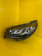 Laden Sie das Bild in den Galerie-Viewer, Frontscheinwerfer Peugeot 208 73313327 9833036380 LED Links Headlight