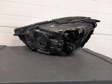 Laden Sie das Bild in den Galerie-Viewer, Frontscheinwerfer Audi Q3 83A941034 Rechts Scheinwerfer Headlight