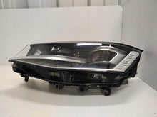 Laden Sie das Bild in den Galerie-Viewer, Frontscheinwerfer VW Transporter 7T1941081C Ein Stück (Rechts oder Links) SCH3967943164bd