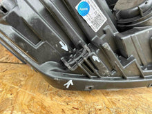 Laden Sie das Bild in den Galerie-Viewer, Frontscheinwerfer Kia Ceed 92101J7500 LED Ein Stück (Rechts oder Links)