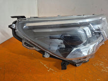 Laden Sie das Bild in den Galerie-Viewer, Frontscheinwerfer Toyota Hilux VIII 81110-0KU80 Rechts Scheinwerfer Headlight SCH6939641873cr