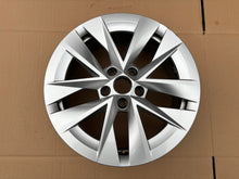 Load image into Gallery viewer, 1x Alufelge 17 Zoll 7.0" 5x112 46ET Glanz Silber 5E3601025E Skoda Octavia I FEL1158145200rf