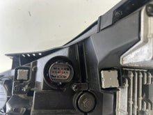 Laden Sie das Bild in den Galerie-Viewer, Frontscheinwerfer Hyundai I30 III 92102G4600 Rechts Scheinwerfer Headlight