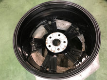 Laden Sie das Bild in den Galerie-Viewer, 1x Alufelge 17 Zoll 6.5&quot; 5x112 46ET Glanz 5E3601025AE Skoda Rim Wheel
