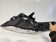 Laden Sie das Bild in den Galerie-Viewer, Frontscheinwerfer Ford Mondeo BS71-13W029-BF Rechts Scheinwerfer Headlight SCH5855288572qe