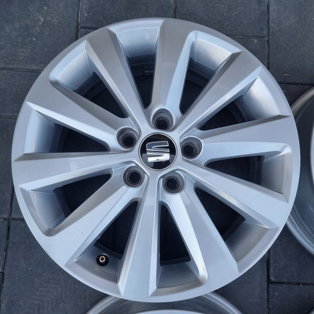 4x Alufelge 15 Zoll 5.5" 5x100 40ET Silber 6F0601025G Seat I Rim Wheel FEL2725744575yy