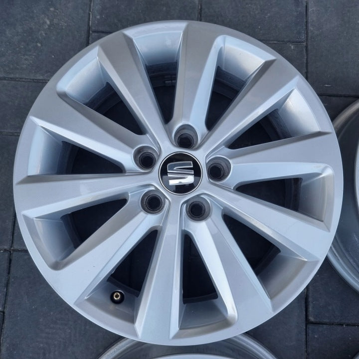 4x Alufelge 15 Zoll 5.5" 5x100 40ET Silber 6F0601025G Seat I Rim Wheel FEL2725744575yy
