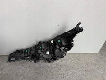 Laden Sie das Bild in den Galerie-Viewer, Frontscheinwerfer Toyota Corolla 81110-02S60 LED Rechts Scheinwerfer Headlight SCH9607123948xx