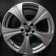 Laden Sie das Bild in den Galerie-Viewer, 4x Alufelge 18 Zoll 8.0" 5x112 38ET Glanz Silber Mercedes-Benz Superb Iii FEL2768506020wm
