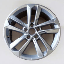 Load image into Gallery viewer, 1x Alufelge 17 Zoll 8.0&quot; 5x112 46ET Glanz Silber 8Y0601025E Audi A3 Rim Wheel